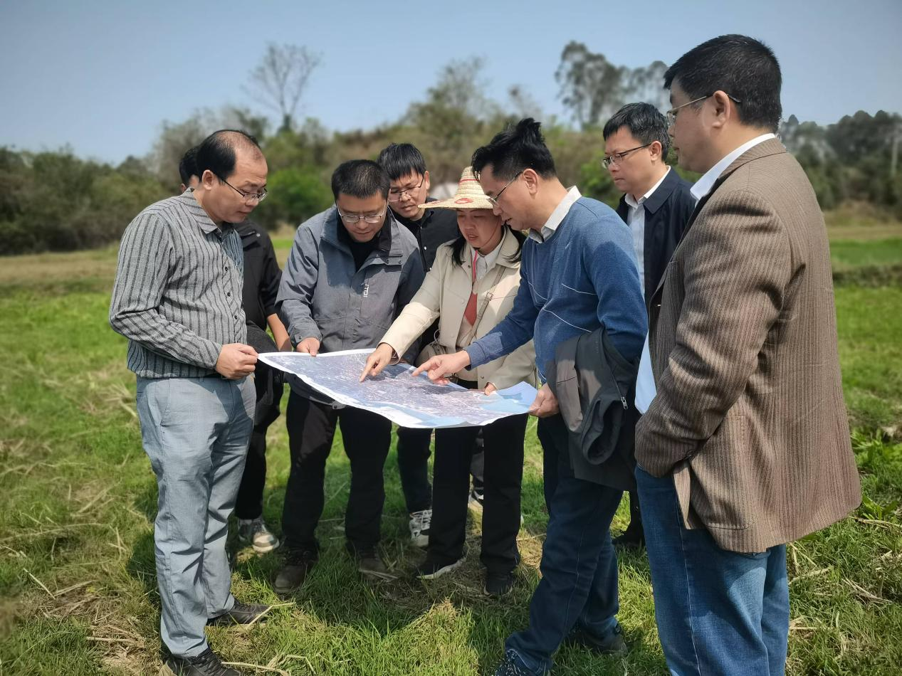 深入钦州北海一线 精准摸底盐碱地土壤调查.png
